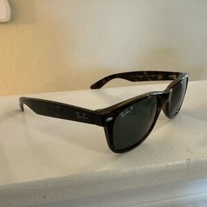 Ray Ban Wayfarers Polarized new without tags - Tortoise color RB2132
